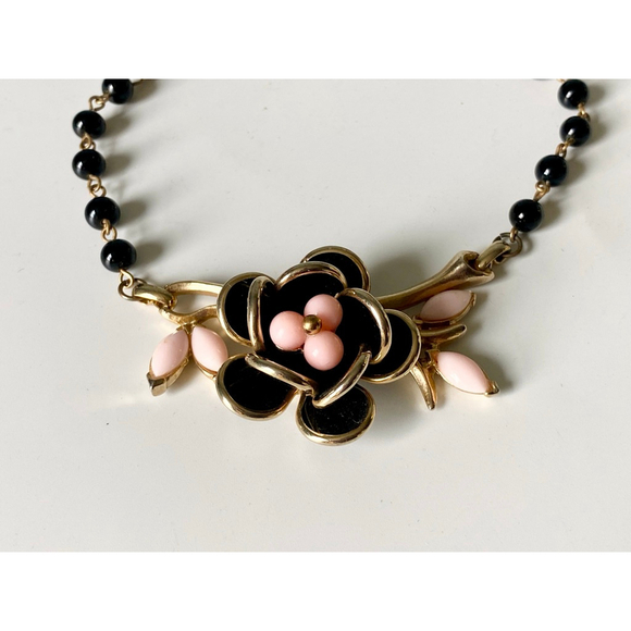 Vintage Art Deco Gripiox Glass Black & Pink Flower Choker Necklace. - Picture 8 of 8